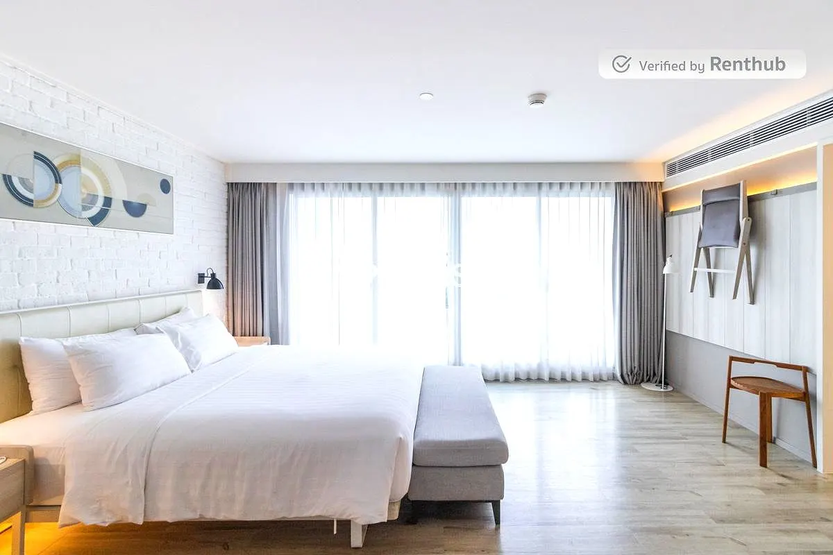 รูปภาพ เซอร์วิสอพาร์ทเมนท์Pet-Friendly ใจกลางสีลม/สาทร พร้อมสิ่งอำนวยความสะดวกและบริการระดับโรงแรม  | อพาร์ทเม้นท์ หอพัก ที่พัก ห้องพัก - รูปที่ 1/71